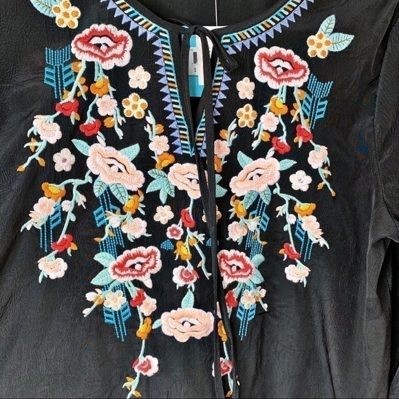 𝅺FAITH + Zoe Embroidered Tunic NWT Size M - Picture 2 of 8